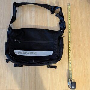 Patagonia critical mass messenger/laptop bag.